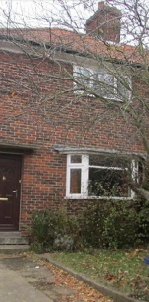 4 bed Semi-Detached - To Let - Photo 1