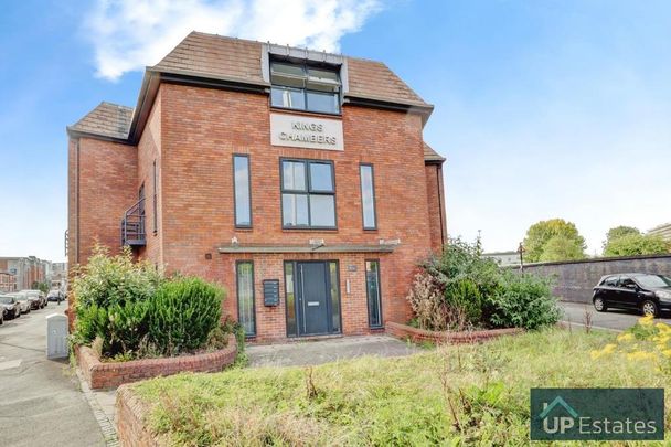 2 bedroom flat to rent - Photo 1