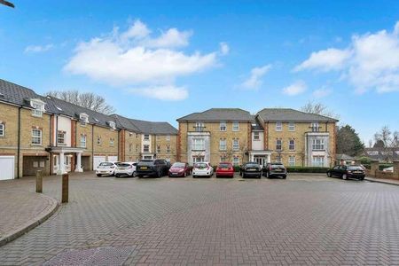 Fuller Close, Bushey, WD23 - Photo 2