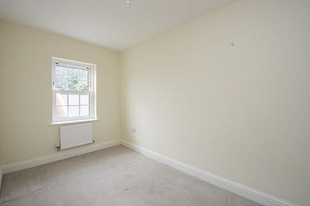 4 bedroom terraced house to rent - Photo 5