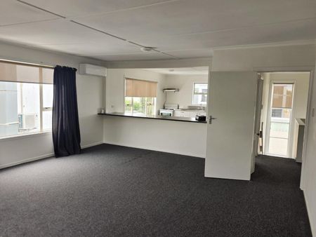 Seaside apartment in Bucklands Beach - Photo 3