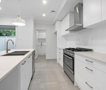 Stunning 5-Bedroom Family Home in a Prime Location - Photo 4