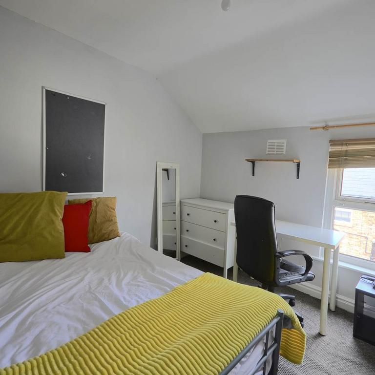 5 bedroom house share to rent - Photo 1