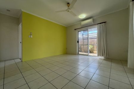 Neat & Convenient 1-Bedroom Unit with Courtyard in Mooroobool - Photo 2