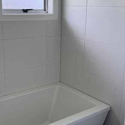 Charming 4BR lifestyle Home w/ Courtyard & Deck - Photo 1