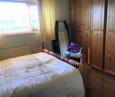 3 bedroom end of terrace house to rent - Photo 4