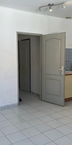 Location Appartement 2 pièces 35m² GAREOULT 83136 - Photo 3