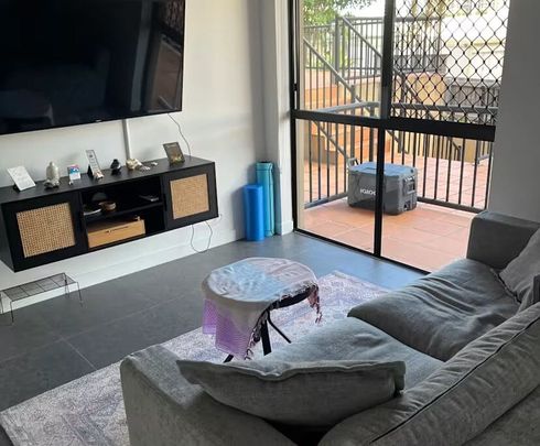 Tranquil Space Close to Uni - Photo 1