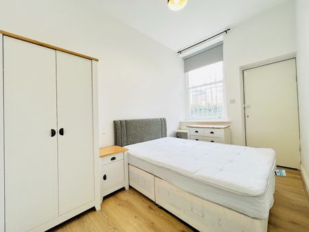 2 Bed Flat, Rosslyn House, SW2 - Photo 3
