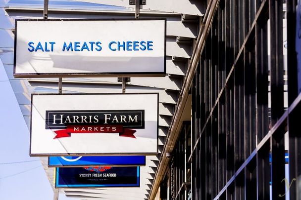 STYLISH APARTMENT IN AN EXCELLENT LOCATION - Photo 1