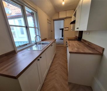 2 bedroom semi-detached house to rent - Photo 5