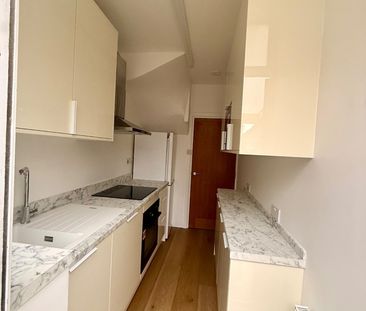 3 Bed Terraced House, Northover, BR1 - Photo 3