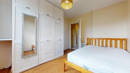 4 bedroom flat share to rent - Photo 2