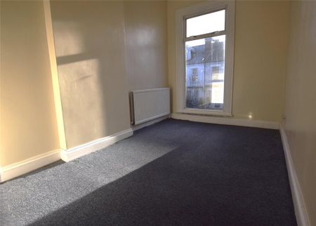 4 bedroom semi-detached house to rent - Photo 2