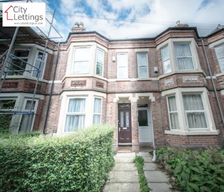 4 Bedroom Mid Terraced House - Photo 3