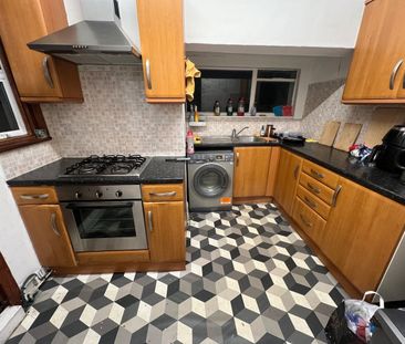 Room in a Shared House, Quicks Road, SW19 - Photo 3