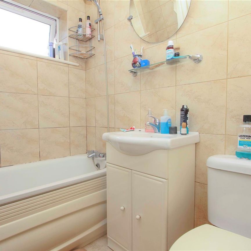 Aylsham Drive, Ickenham, UB10 - Photo 1