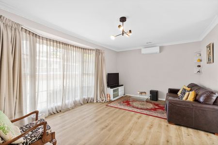 2/121 Locksley Road, Ivanhoe VIC 3079 - Photo 2