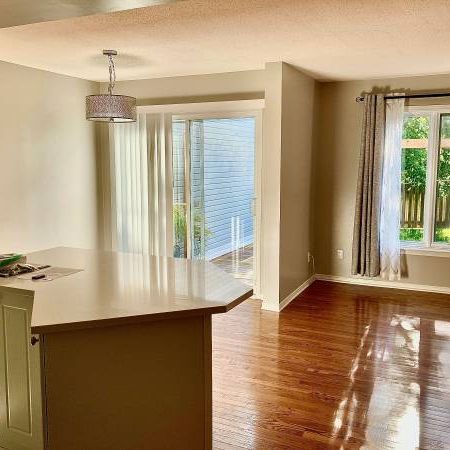 3 Beds 1.5 Baths Townhouse - Photo 1