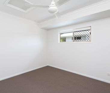 BEAUTIFUL REFRESHED TOWN-HOUSE OVERLOOKING QUIET CONSERVANCY IN MAN... - Photo 4