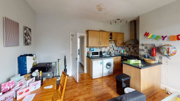 Flat 2, 66 Victoria Road, Leeds, LS6 1DL - Photo 1