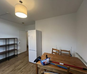 4 bedroom flat to rent - Photo 1