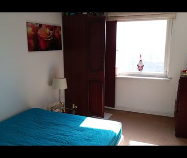 2 Bed Flat, Prince Regent Road, TW3 - Photo 5