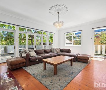 Elegant 4 bedroom plus studio Family Home with Stunning Gardens - Photo 1