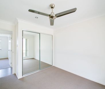 Large Family Home in Deebing Heights! - Photo 4