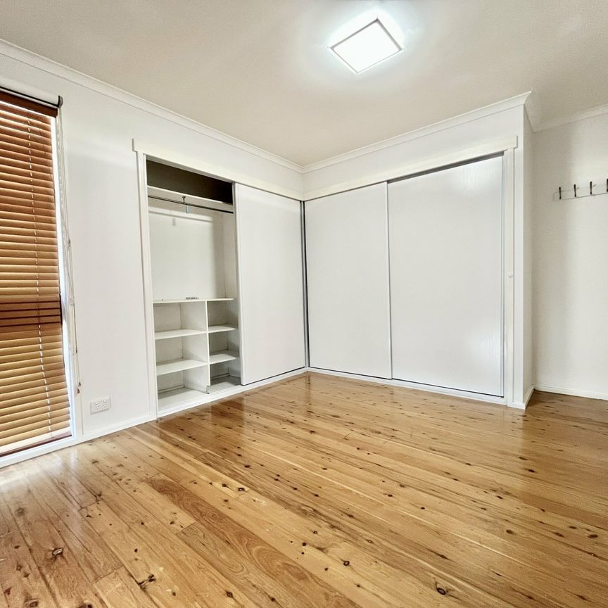 Spacious 3-Bedroom + 1-bedroom sleepout – Perfect for Large Families! - Photo 1