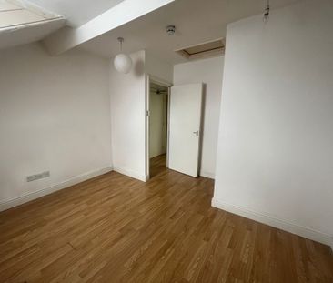 ***Available from 13.06.2025**** ONE DOUBLE BEDROOM**** ONE LIVING ... - Photo 3