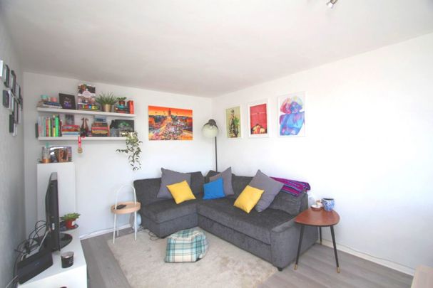 One Bedroom Flat to Let – Surbiton (St. Mark’s Hill, KT6) - Photo 1