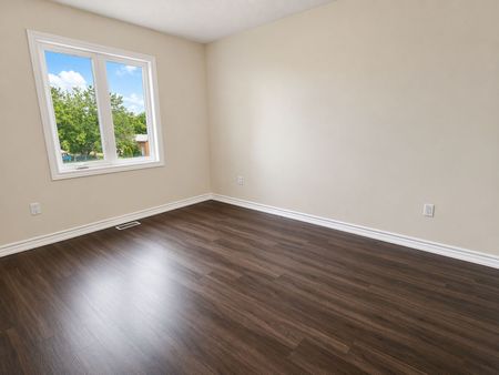 For Lease - 34 Palace Street, Thorold, Ontario - Photo 2