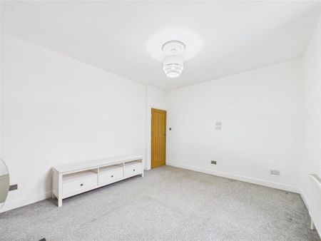 3 bedroom end of terrace house to rent - Photo 5