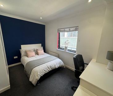 4 bedroom flat to rent - Photo 6