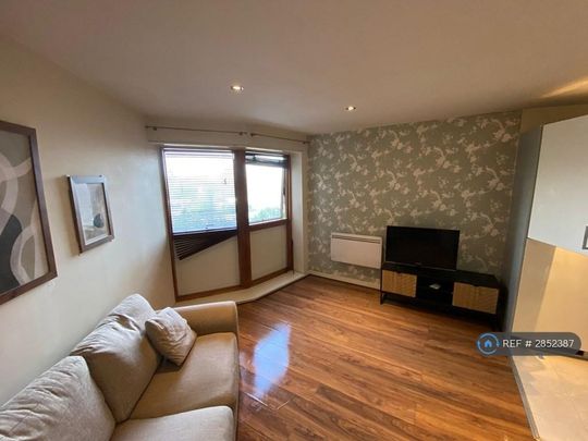 1 bedroom flat to rent - Photo 1