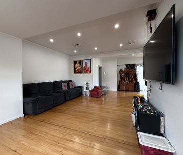 Warm & Spacious Family Home in a Fantastic Location - Photo 1