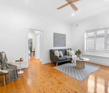 CHARMING HOME IN A PREMIUM SETTING - Photo 4