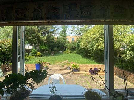 3 bedroom semi-detached house to rent - Photo 2