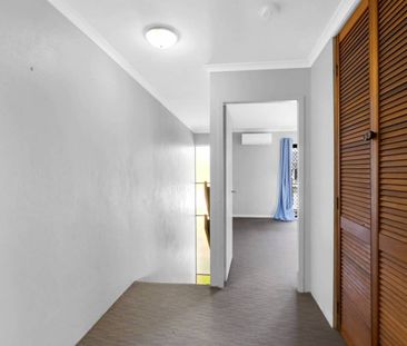 TOWNHOUSE LIVING - PRIME LOCATION! - Photo 5
