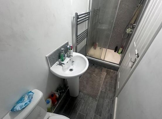 5 bedroom flat to rent - Photo 1