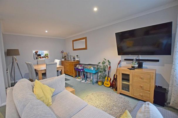 4 bedroom detached house to rent - Photo 1