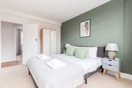 2 Bed Flat, Hamlet Court, W6 - Photo 5