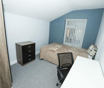 5 bedroom Flat To Let - Photo 4
