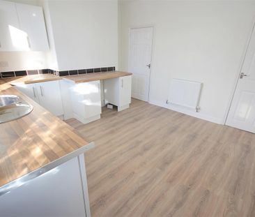 3 Bedroom House - Mid Terrace To Let - Photo 6