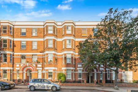 3 bedroom flat to rent - Photo 4