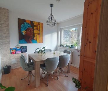 Modernisierte 4-Zimmer-Etagenwohnung mit Balkon und Einbauküche - Photo 6