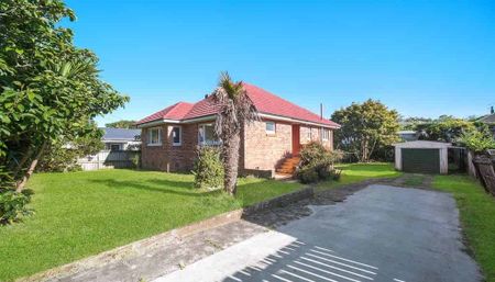 Spacious Three-Bedroom Home with Large Garden – Mount Roskill - Photo 2