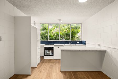 LATROBE TERRACE ON YOUR DOORSTEP! - Photo 2