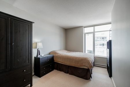 $2,400 / 2br – 817ft2 – 2-bedroom 2-bathroom unit with over 800 SQ FT of living space (QM32) - Photo 2